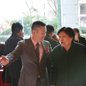 特樂意張宏宇和中國企業報社長吳昀國